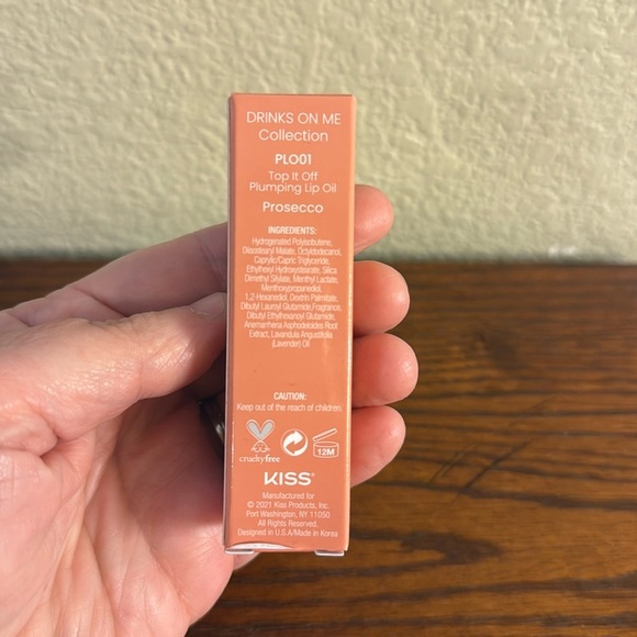 J.O.A. Prosecco Plumping Lip Oil - Picture 2 of 3